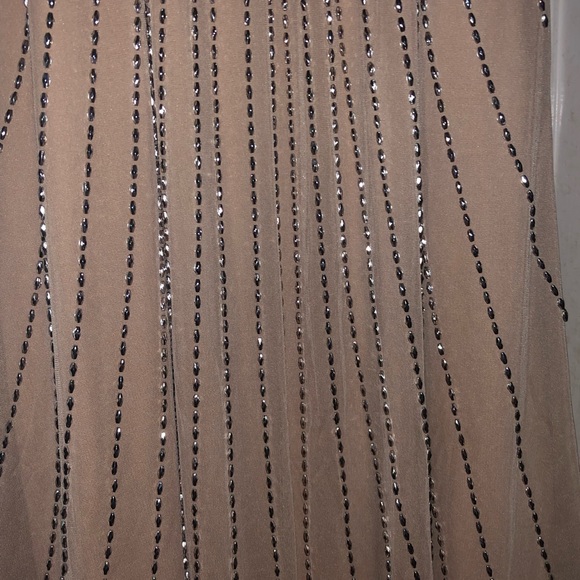 Stunning evening gown.. - Picture 4 of 8